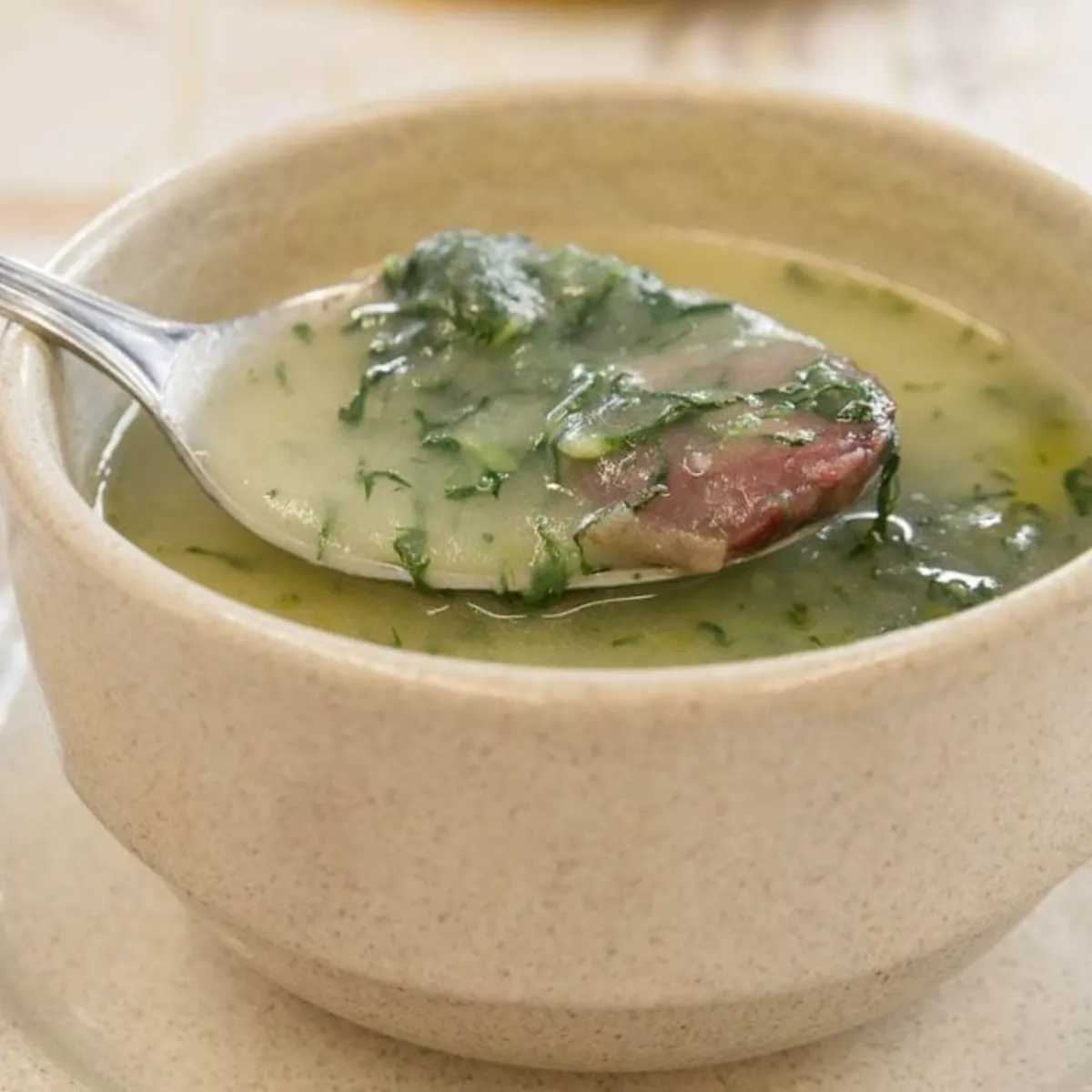 Caldo Verde com Carne Fumada — Mesa Posta Teste