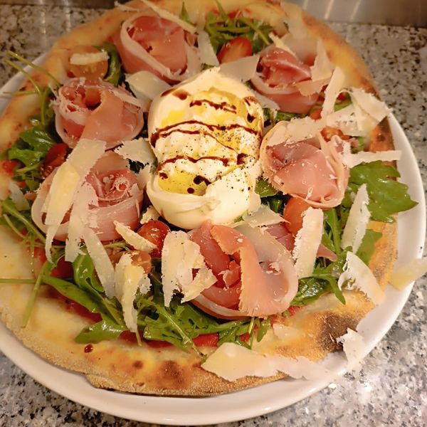 Pizza Especial de Parma e Burrata — Italianino