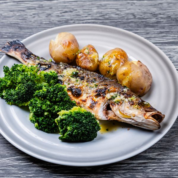 ROBALO GRELHADO NA BRASA — Venda Nova 25, Águeda