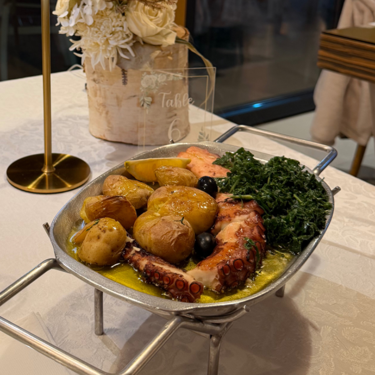 POLVO À LAGAREIRO COM BATATA À MURRO — O Paraíso, Lamego