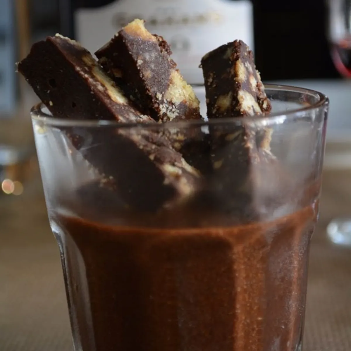 Mousse de chocolate com salame de chocolate — Dux Taberna Urbana, Coimbra