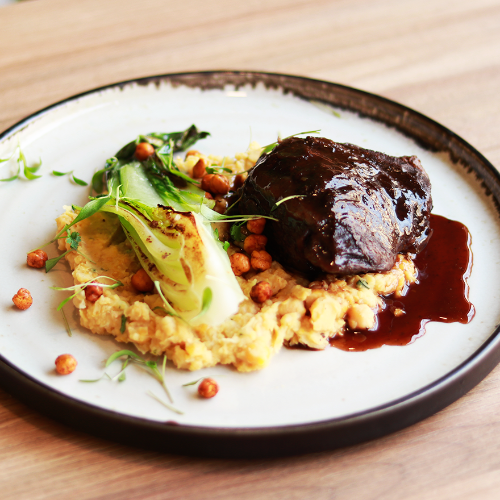 Bochecha de novilho a baixa temperatura com seu demi-glace de legumes — Legumes & outros Vícios, Coimbra