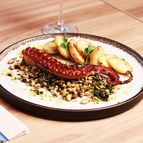 Tentáculo de polvo no forno glaceado com azeite virgem extra aromatizado — Legumes & outros Vícios, Coimbra