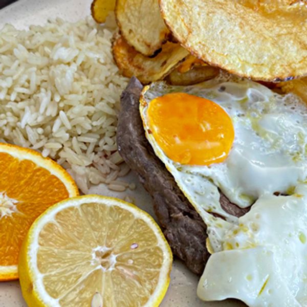Bitoque de vitela — Franguito da Guia - Steakhouse Évora, Évora