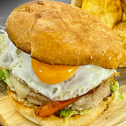 Hambúrguer franguito — Franguito da Guia - Steakhouse Évora, Évora